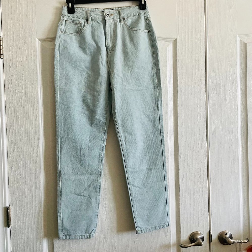 Boohoo Blue High Rise Mom Jeans Size US 6/UK 10 NWT